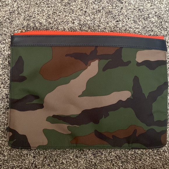 COACH: Large Camo Nylon Pouch - Picture 4 of 4